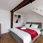 Spacious Apartments Near National Museum