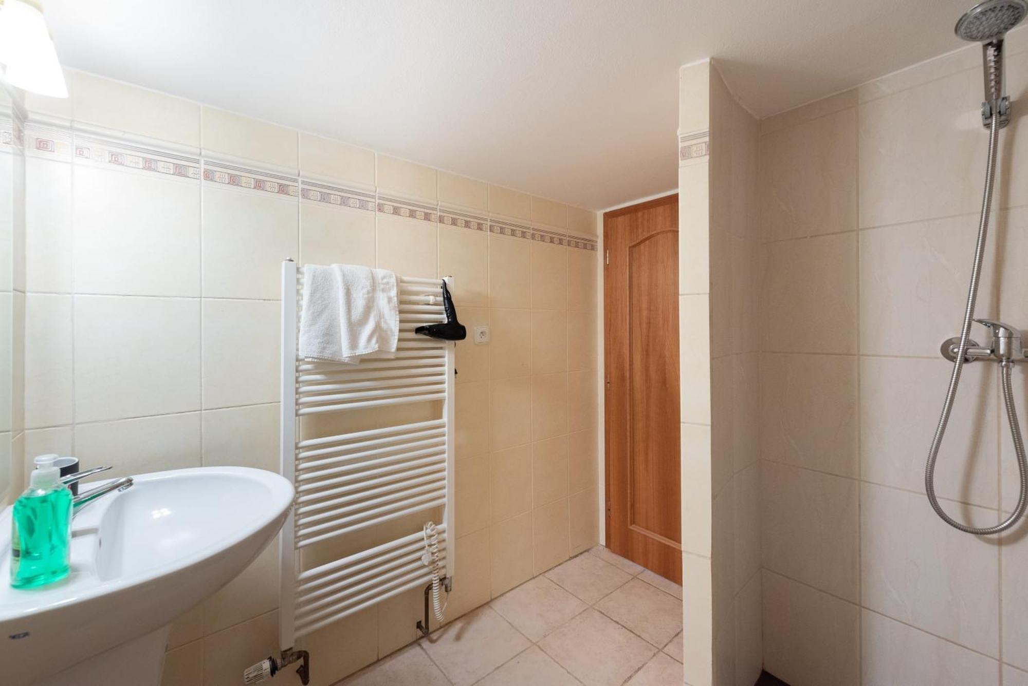 Appartamento Spacious Near National Museum Praga