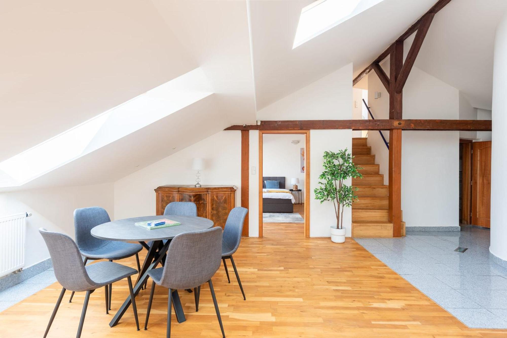 Spacious Near National Museum Praga