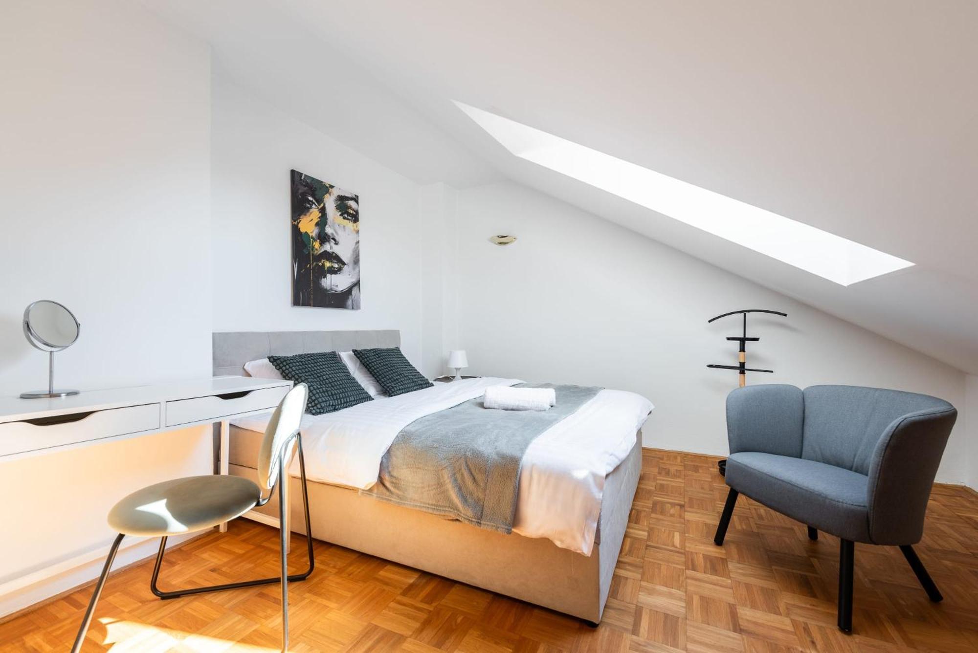 Spacious Near National Museum *