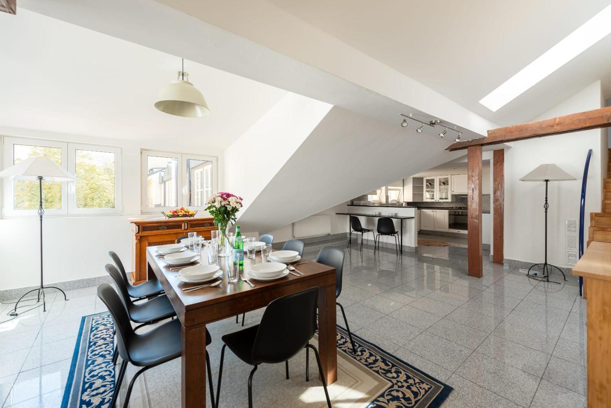 Spacious Near National Museum Apartamento Praga