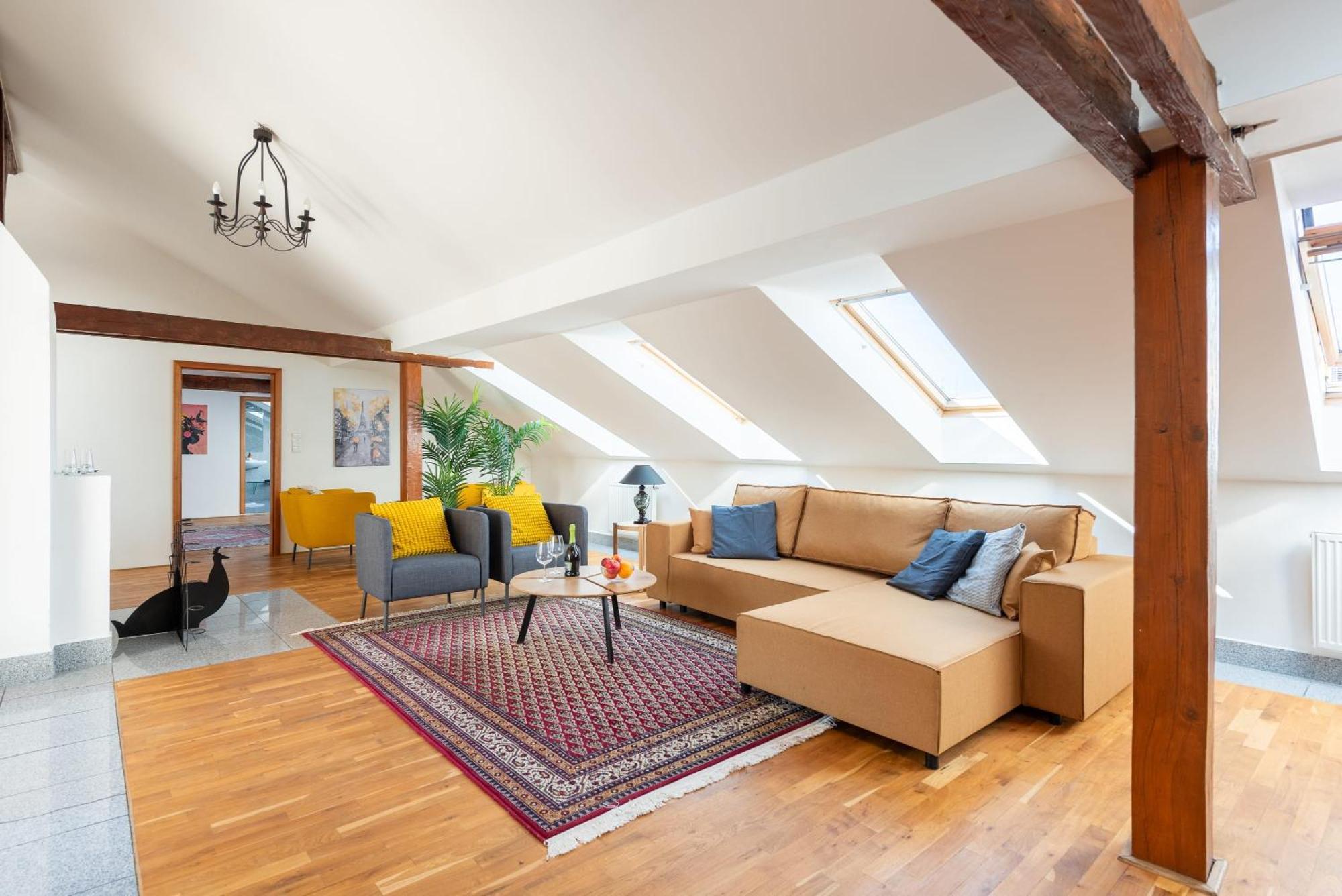 Spacious Near National Museum Apartamento Praga